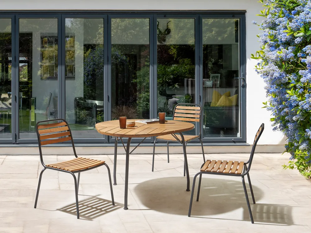 Gartentisch VARENNA 106 cm 103 cm Akazienholz Braun_933418