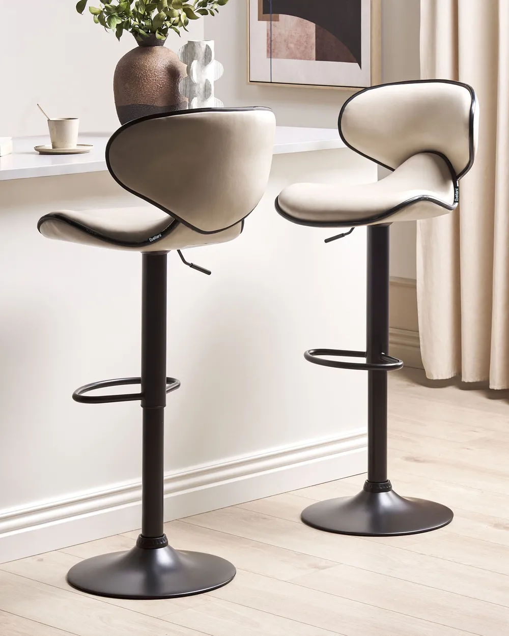 Set mit 2 Barstühlen CONWAY drehbar Kunstleder Hellbeige