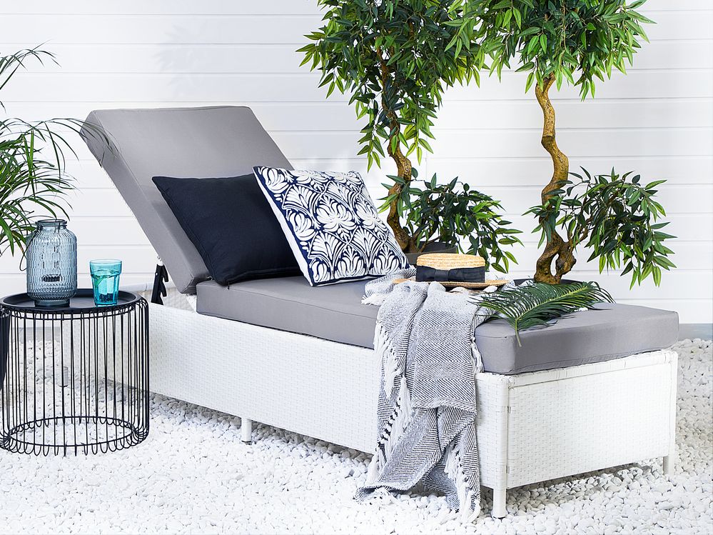 Sonnenliege mit Kissen TURIN mit Relaxfunktion Polyrattan Weiß