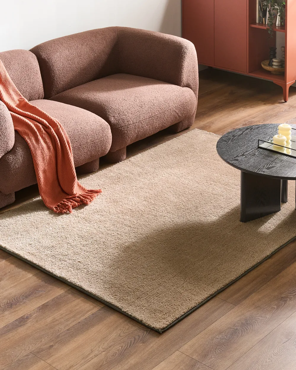 Shaggy Rug DEMRE Sand Beige 140 x 200 cm - Beliani.nl