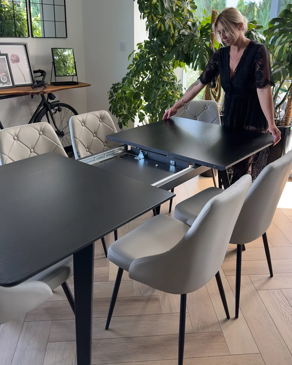 Ausziehbarer Esstisch IRVINGTON Schwarz 160/200 cm 90 cm_1012489