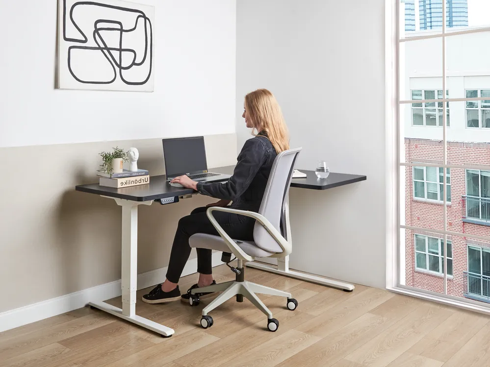 Eckschreibtisch elektrisch höhenverstellbar DESTINES 160 cm 109 cm Schwarz / Weiß rechtsseitig