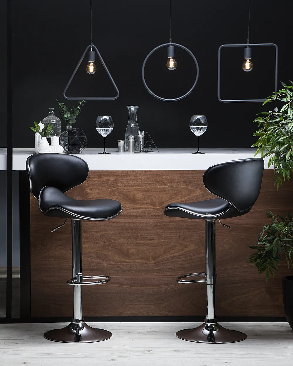 Set mit 2 Barstühlen CONWAY drehbar Kunstleder Schwarz