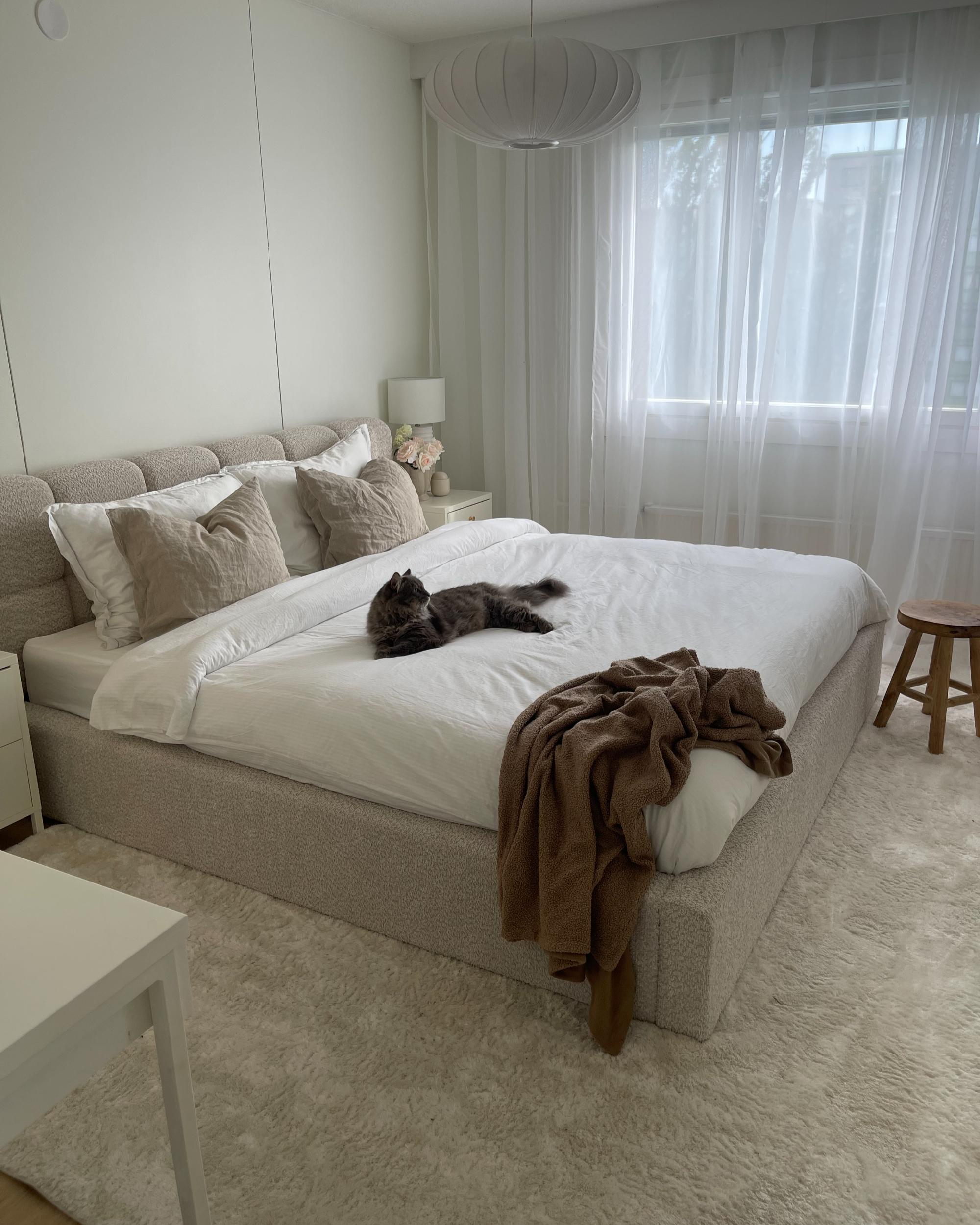 Ottoman Bed BASTON Boucle Light Beige 180 x 200 cm (EU Super King)_1034224