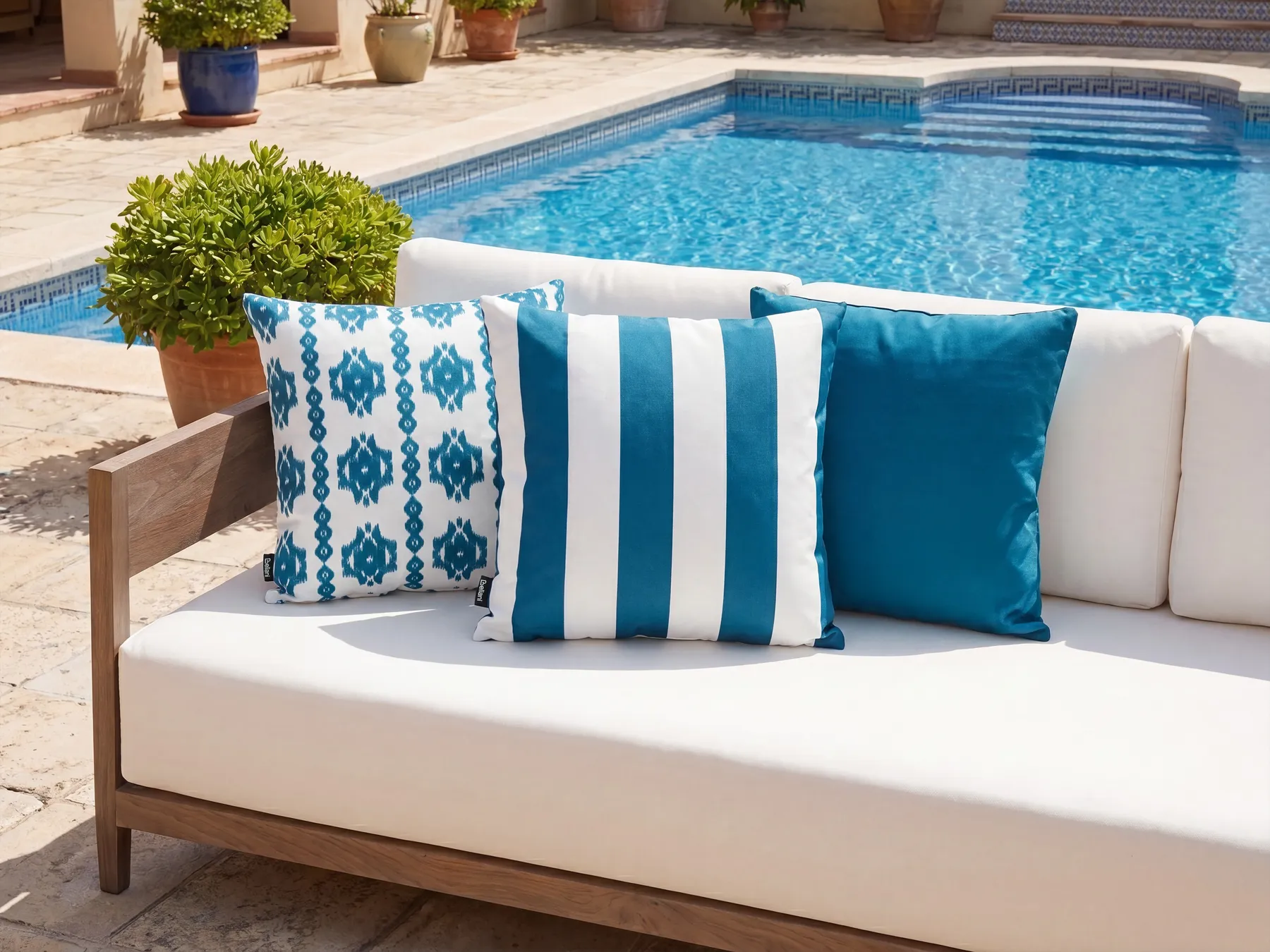 Set of 3 Outdoor Cushions BASSWOOD Geometric Pattern 45 x 45 cm White/ Blue_1124652
