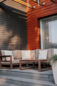 Garten Ecksofa mit Tisch 5-Sitzer TIMOR modular zertifiziertes Akazienholz Dunkelbraun_874248