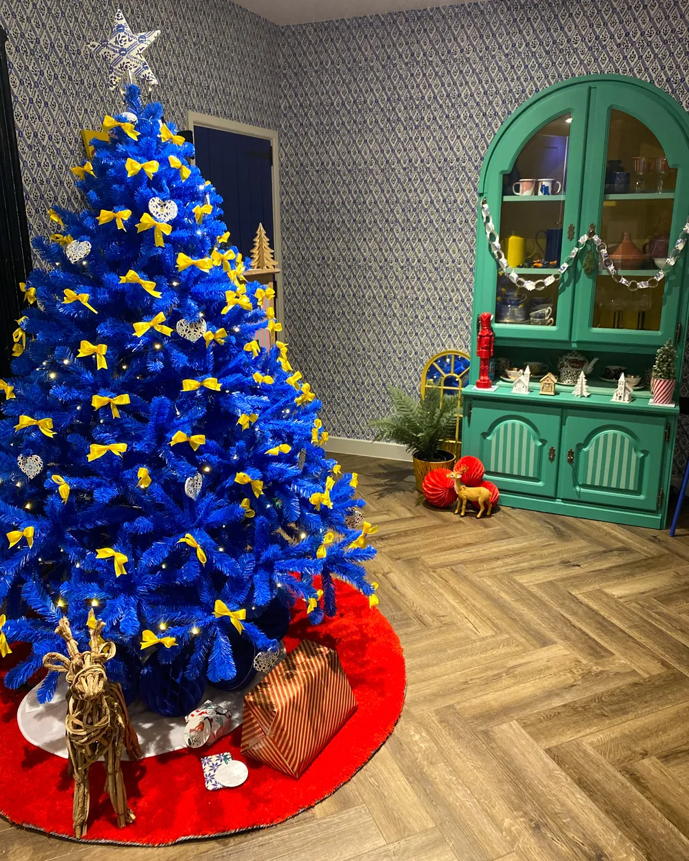 Knstlicher Weihnachtsbaum FARNHAM 180 cm Blau - Beliani.de
