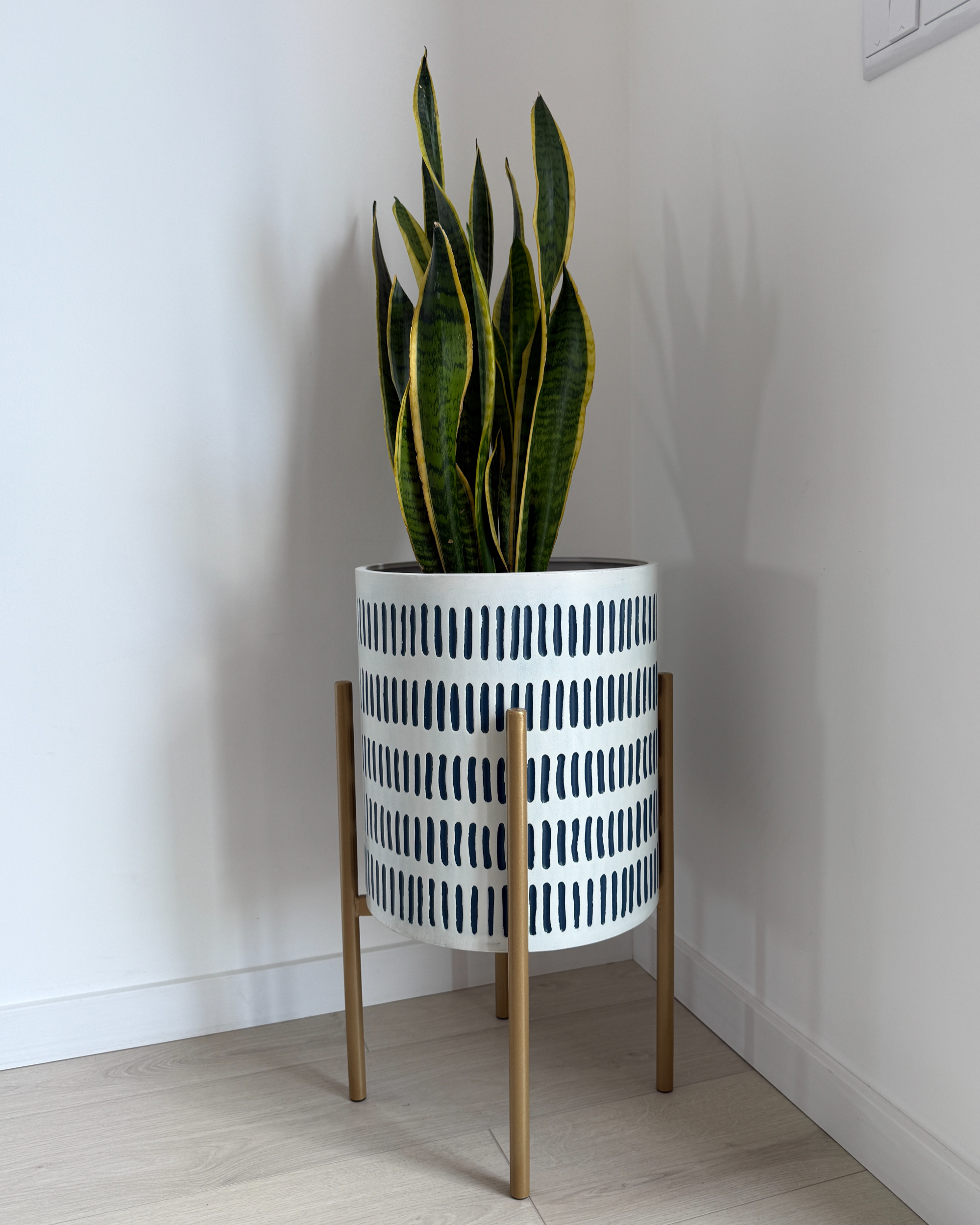 Elevated Plant Pot NEMOROSA 31 cm Metal White_1046031