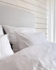 Bed Pillow PELISTER Low 80 x 80 cm Microfibre White_920287