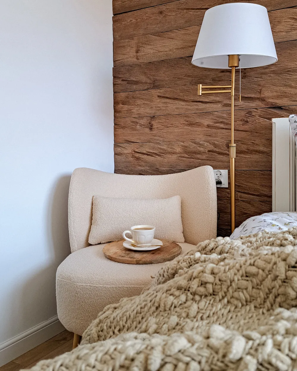Sessel OTSBY II mit Kissen Bouclé Beige