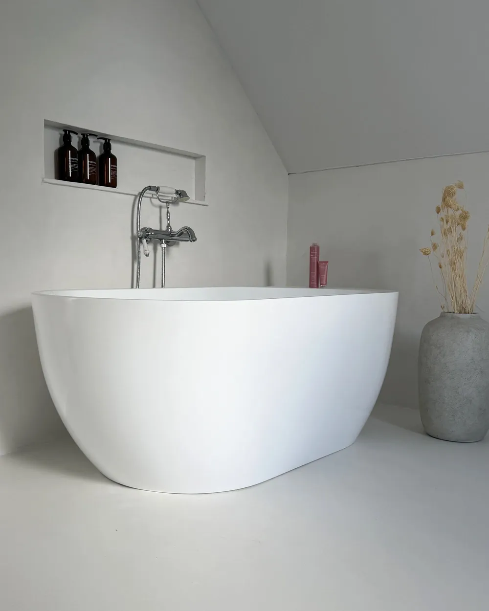 Freistehende Badewanne NEVIS 160 x 75 cm Weiß_1120243
