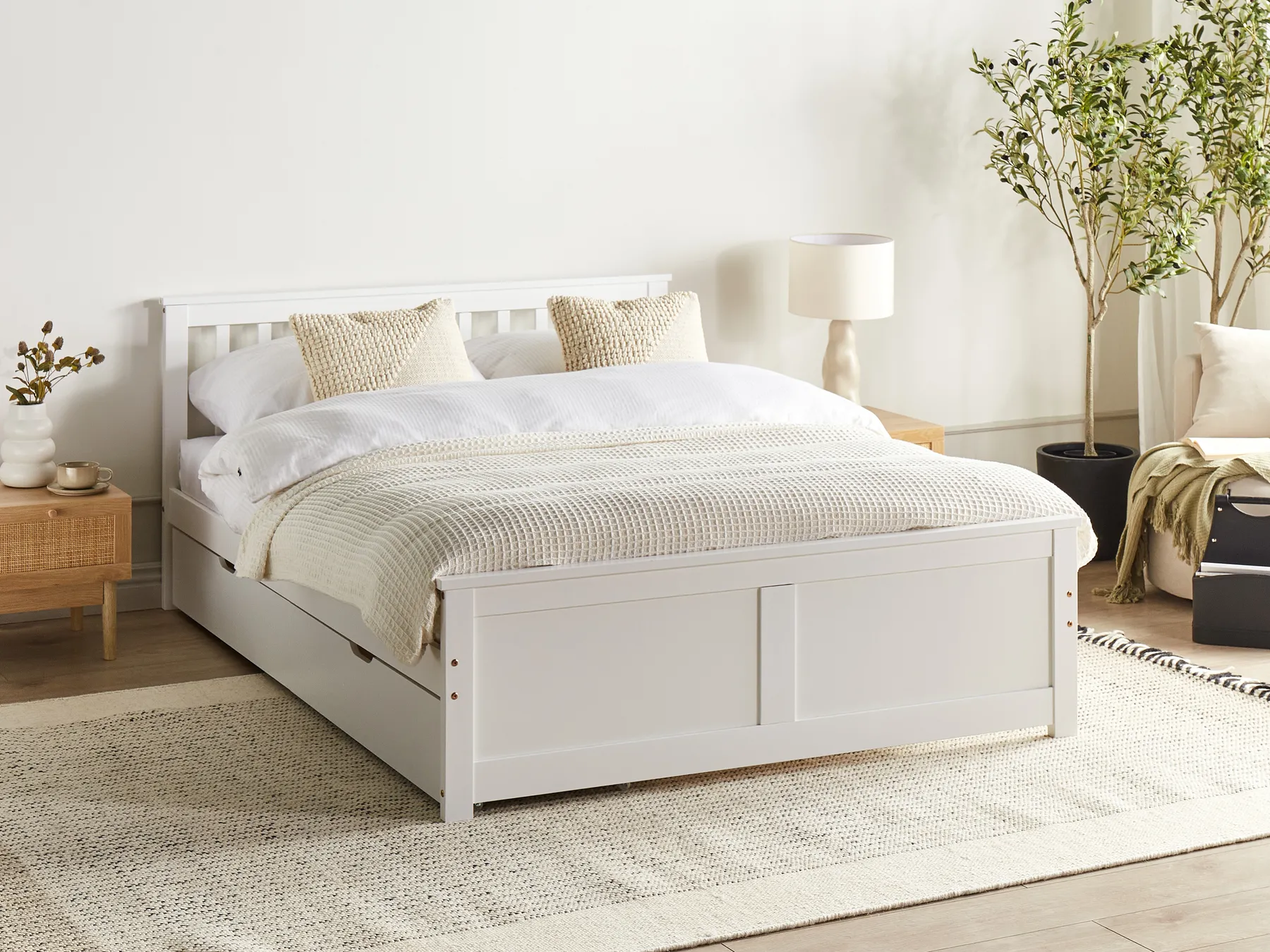 Bett mit 2 Schubladen OLENDON Kiefernholz Weiß 140 x 200 cm_954757