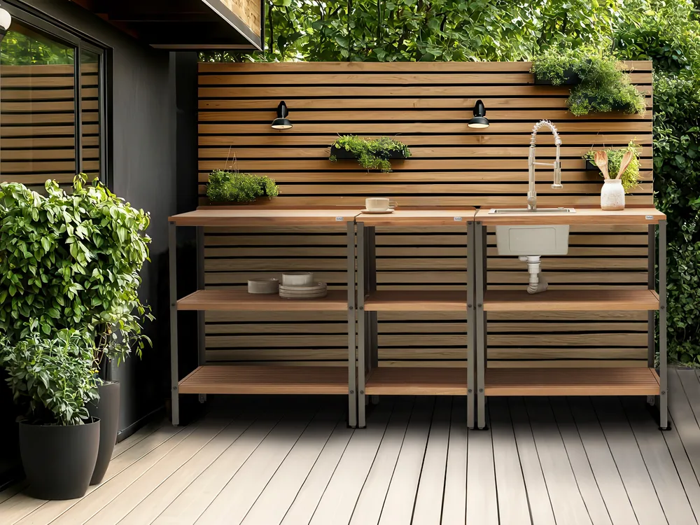 Outdoor-Kücheninsel mit Spüle IVREA Braun / Silber zertifiziertes Akazienholz