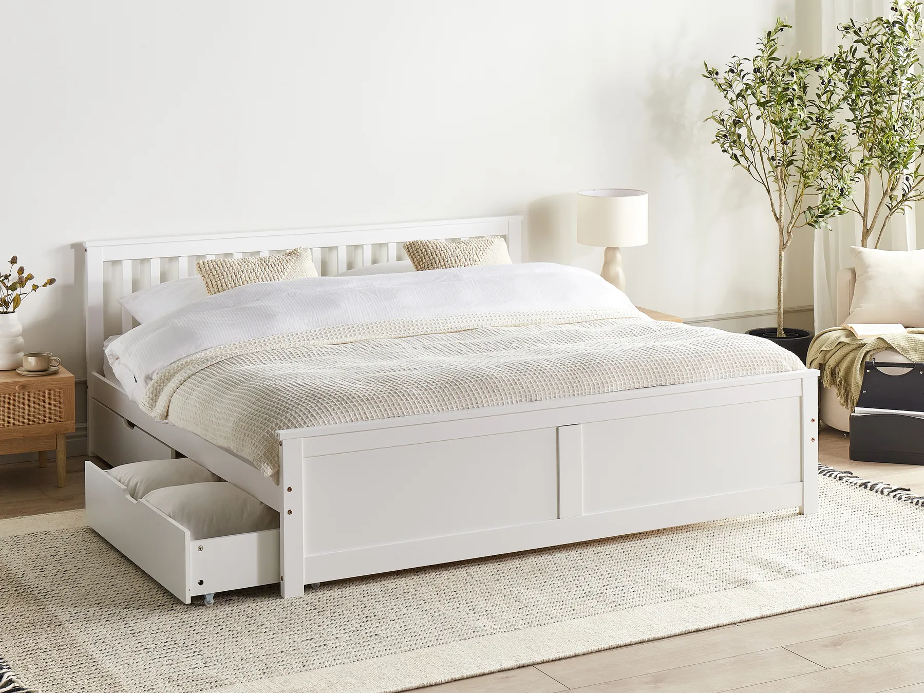 Bett mit 2 Schubladen OLENDON Kiefernholz Weiß 180 x 200 cm_954898