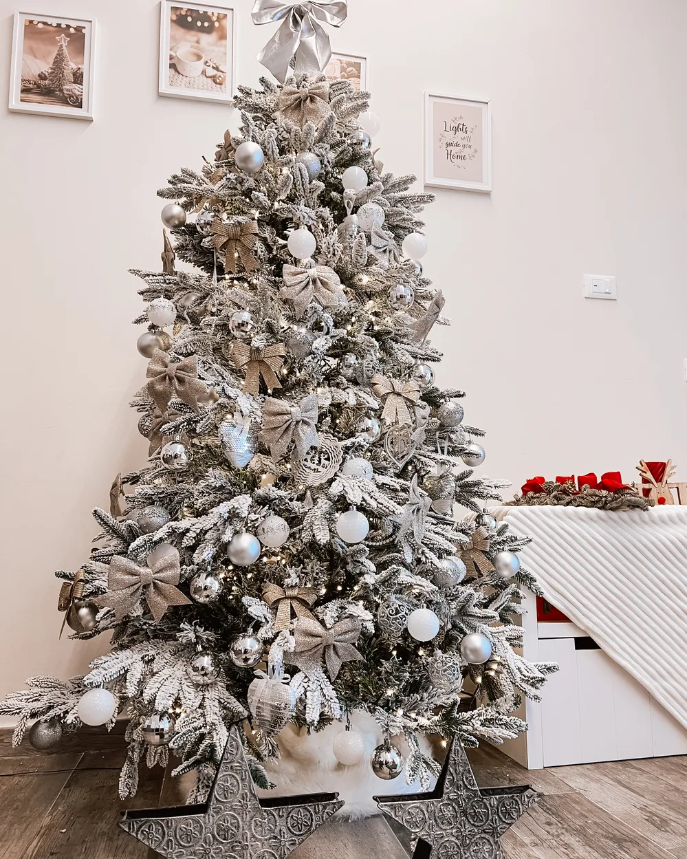 Künstlicher Weihnachtsbaum mit Schnee BASSIE 180 cm Weiß_915688