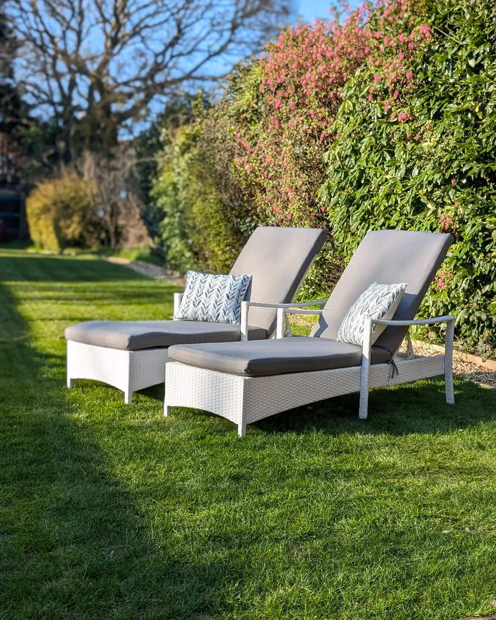 Sonnenliege mit Kissen VASTO mit Relaxfunktion Polyrattan Weiß_982260