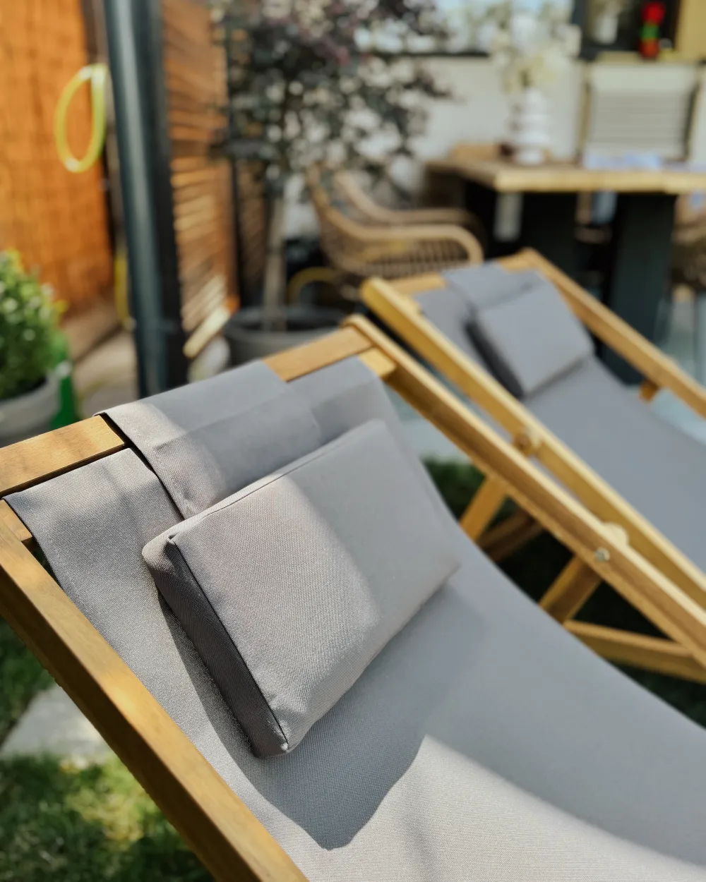 Set of 2 Folding Deck Chairs AVELLINO Acacia Wood Light Brown_1177548