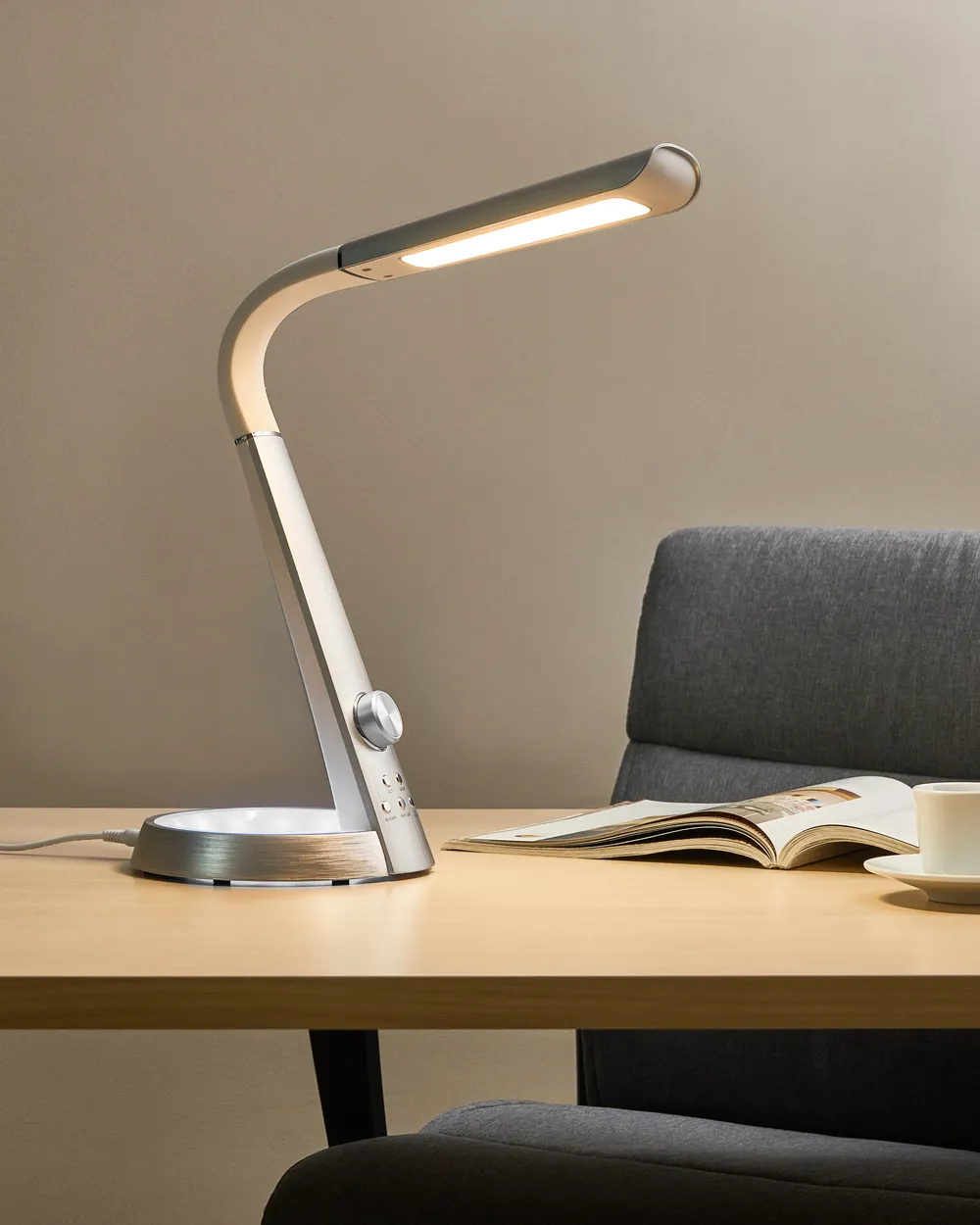 LED Schreibtischlampe CANOPUS mit USB-Anschluss Silber