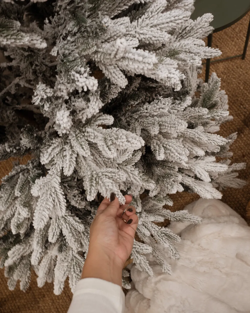 Artificial Snowy Christmas Tree FORAKER 120 cm White_845771