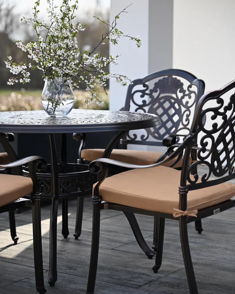 Gartenmöbel Set 4-Sitzer SALENTO mit Schirm (16 Optionen) Metall Dunkelbraun_1072086