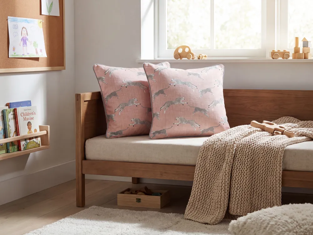 Dekokissen 2er Set ARALES 45 x 45 cm Baumwolle Pastellrosa Tiermuster