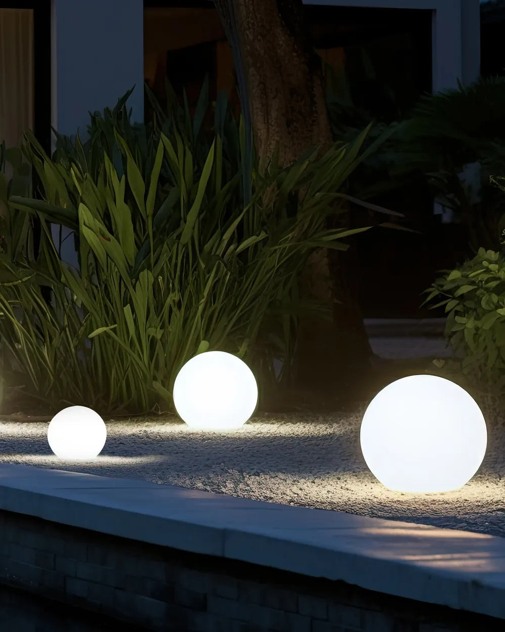 Set mit 3 Solar LED-Kugellampen für den Außenbereich LOBAINA mit Fernbedienung Weiß