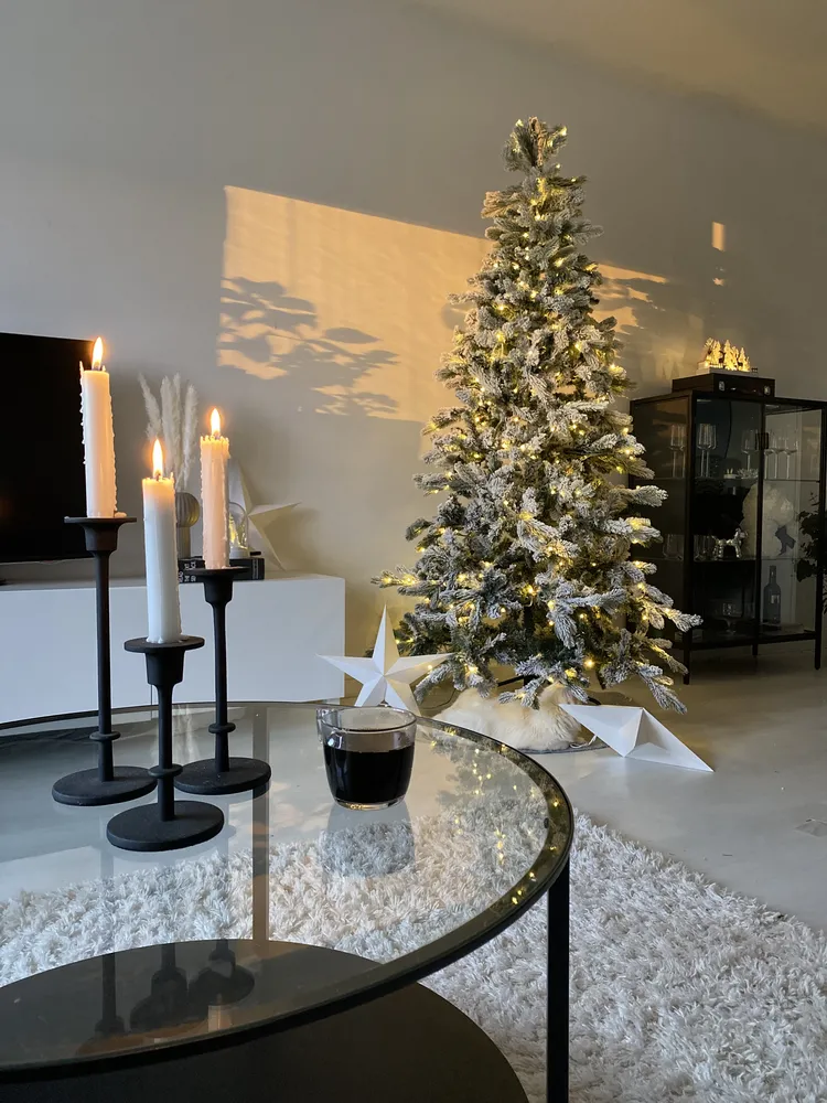 Künstlicher Weihnachtsbaum mit Schnee LED TATLOW 210 cm Grün_836219