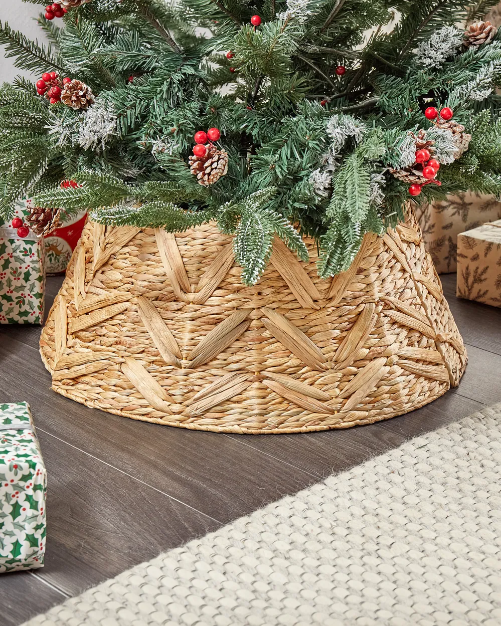 Weihnachtsbaumkragen FLATEYRI 60 cm Wasserhyazinthe Naturfarben