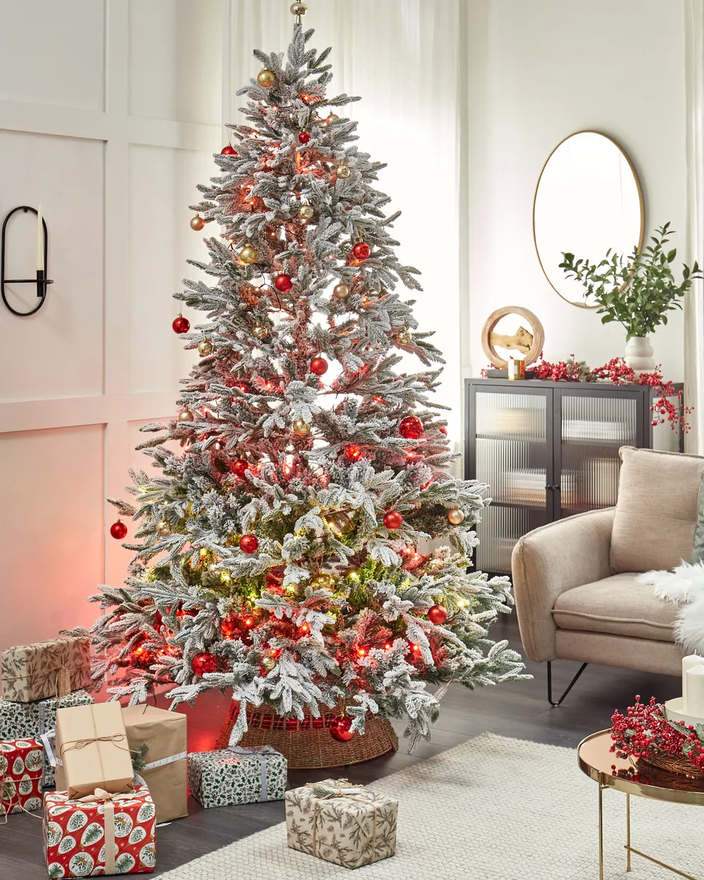 Künstlicher Weihnachtsbaum mit Schnee BASSIE 240 cm Weiß