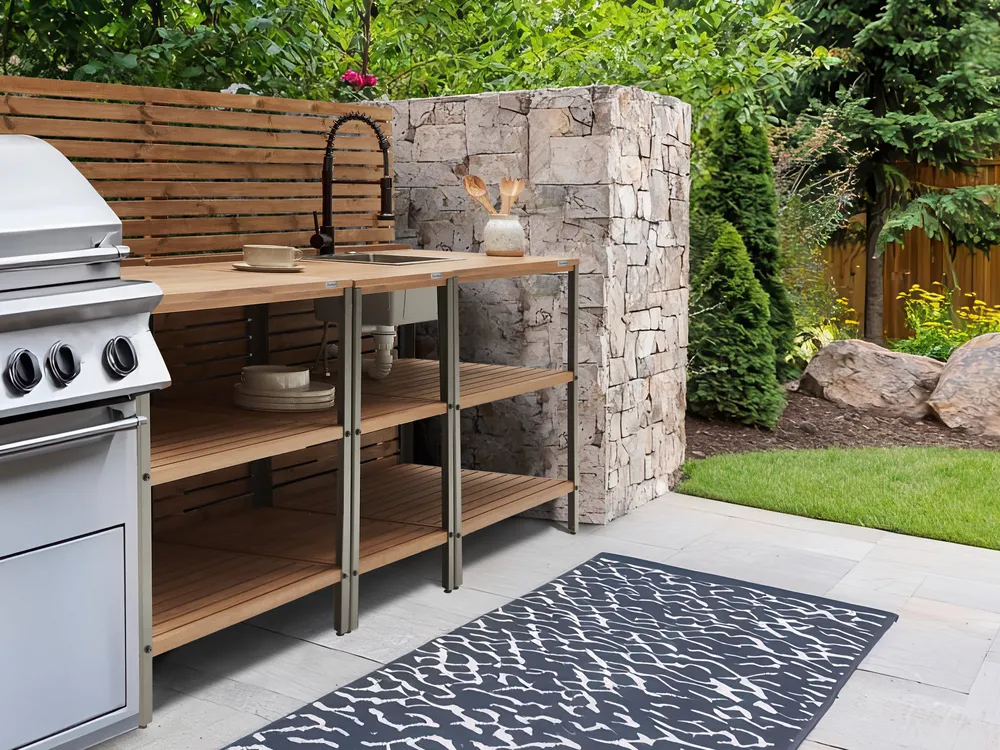 Outdoor-Kücheninsel mit Spüle IVREA Braun / Schwarz zertifiziertes Akazienholz_988264