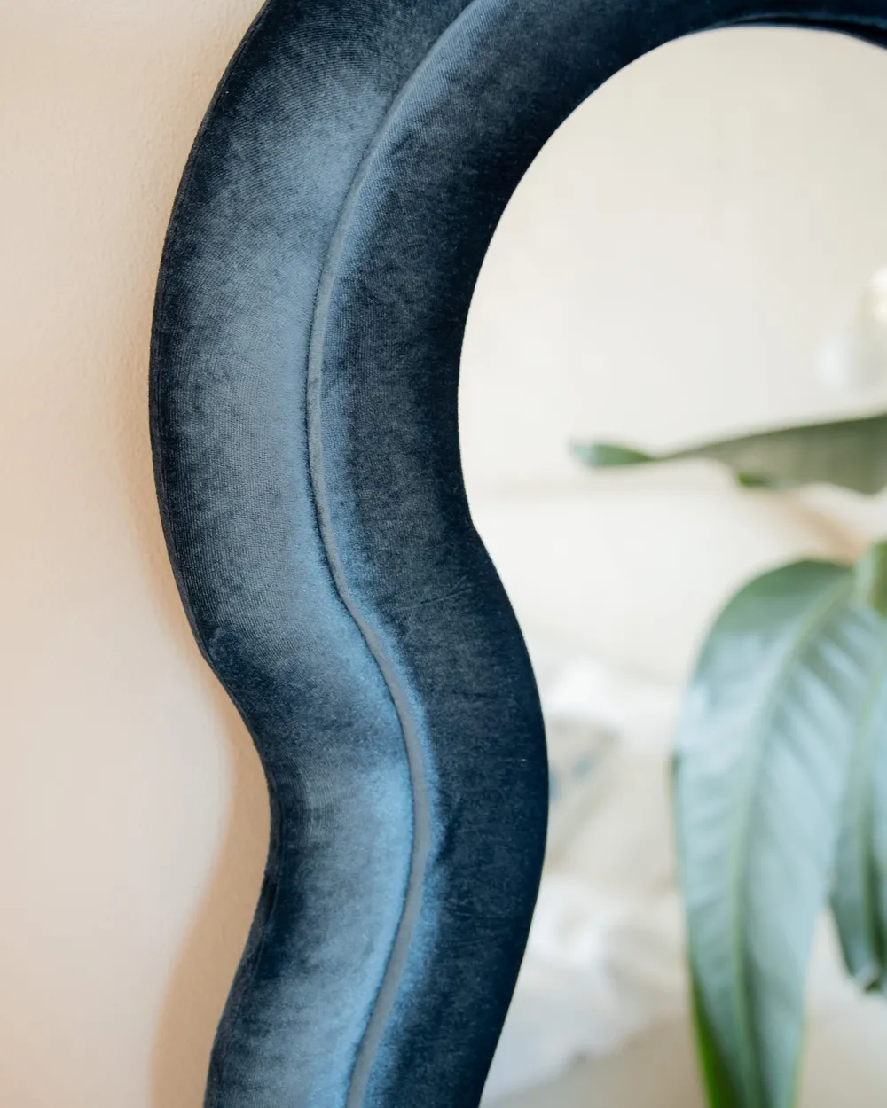 Wandspiegel LACS 57 cm 160 cm Samtstoff Blau_951482