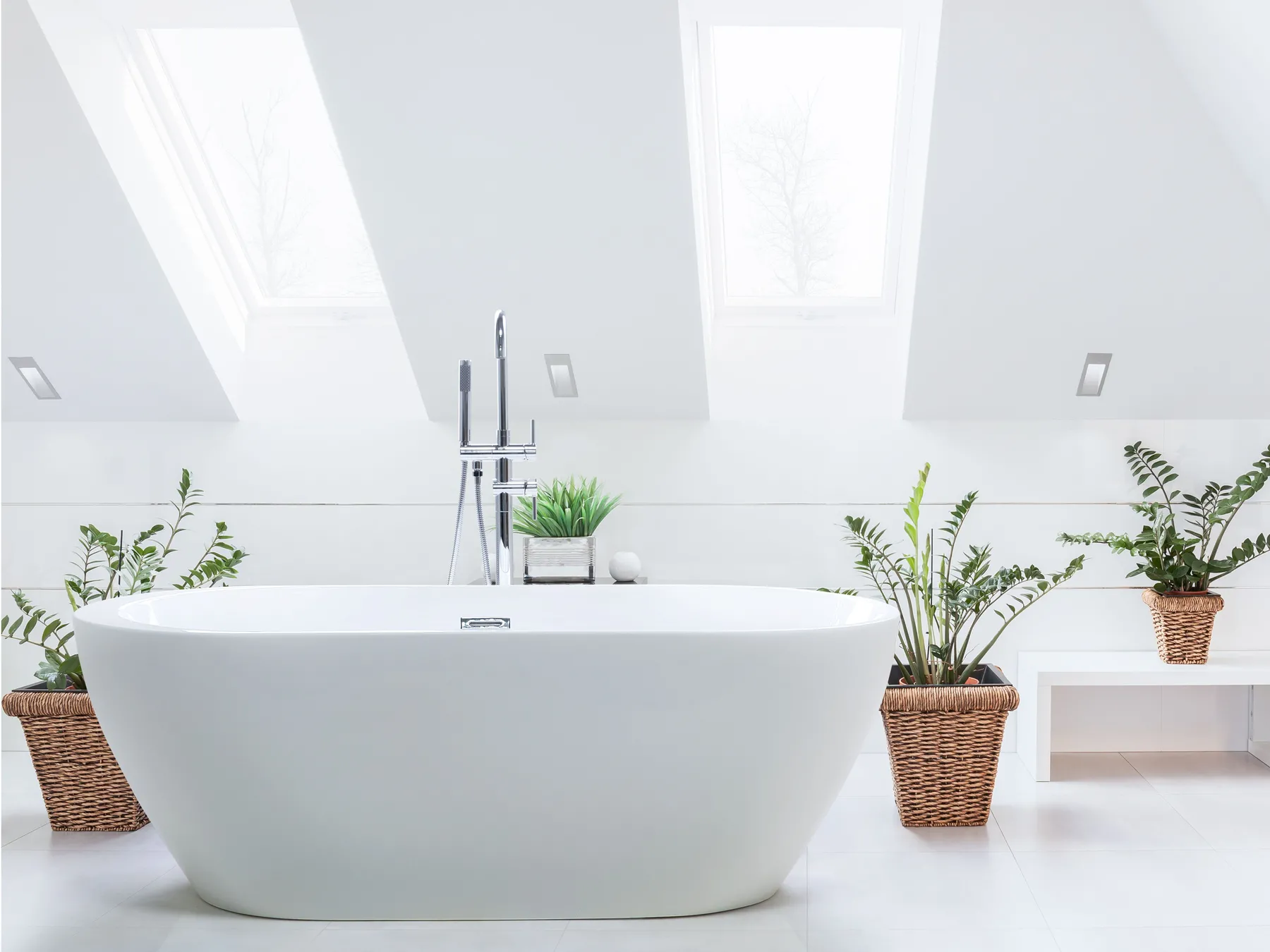 Freistehende Badewanne NEVIS 170 x 80 cm Weiß_678947