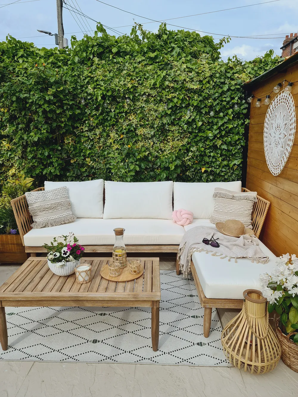 Lounge Set mit Tisch 4-Sitzer CREMONA Akazienholz Hellbraun / Cremeweiß rechtsseitig_857484