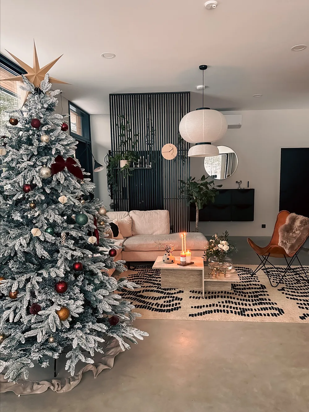 Artificial Snowy Christmas Tree BASSIE 210 cm White_844607