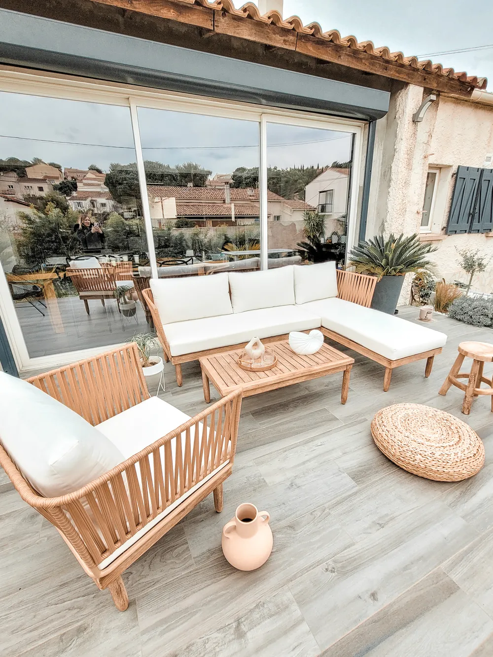 Lounge Set mit Tisch 4-Sitzer CREMONA Akazienholz Hellbraun / Cremeweiß linksseitig_824300