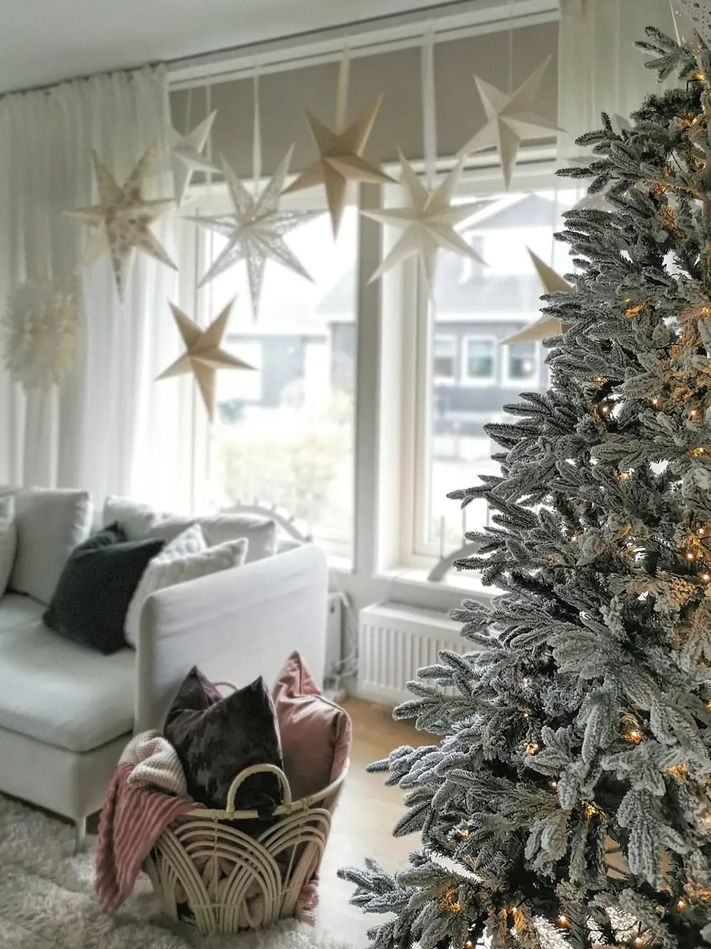 Artificial Snowy Christmas Tree BASSIE 210 cm White_813894