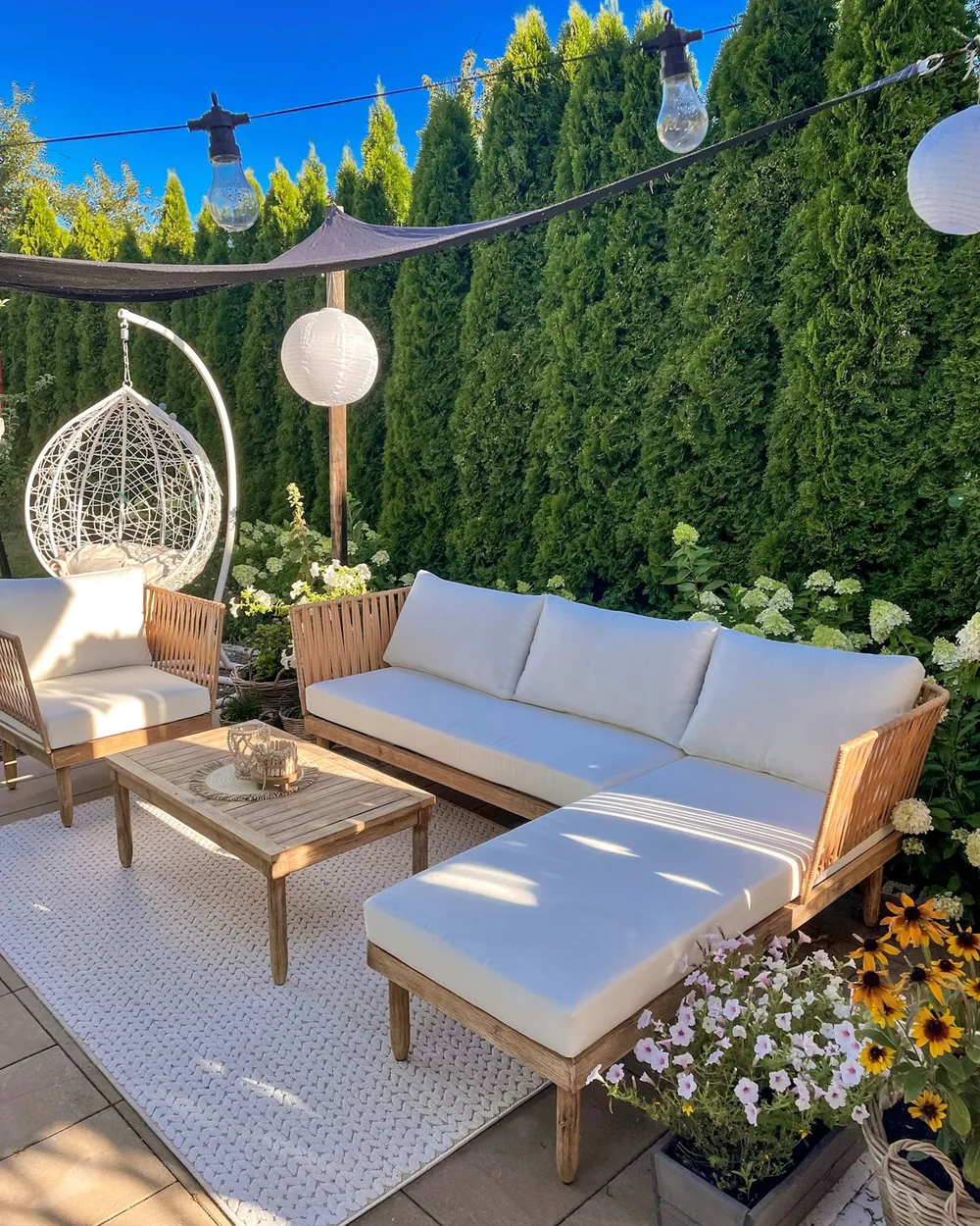 Lounge Set mit Tisch 4-Sitzer CREMONA Akazienholz Hellbraun / Cremeweiß linksseitig_828673