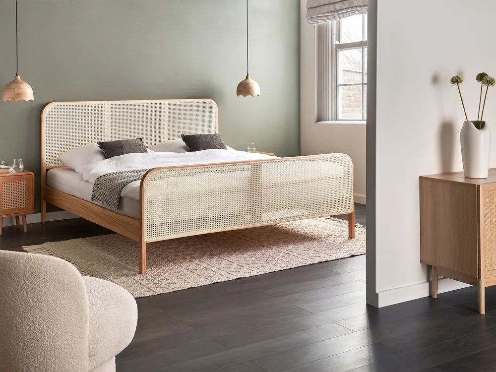 Bett mit Lattenrost Kiefernholz GONFARON 180 x 200 cm Hellbraun