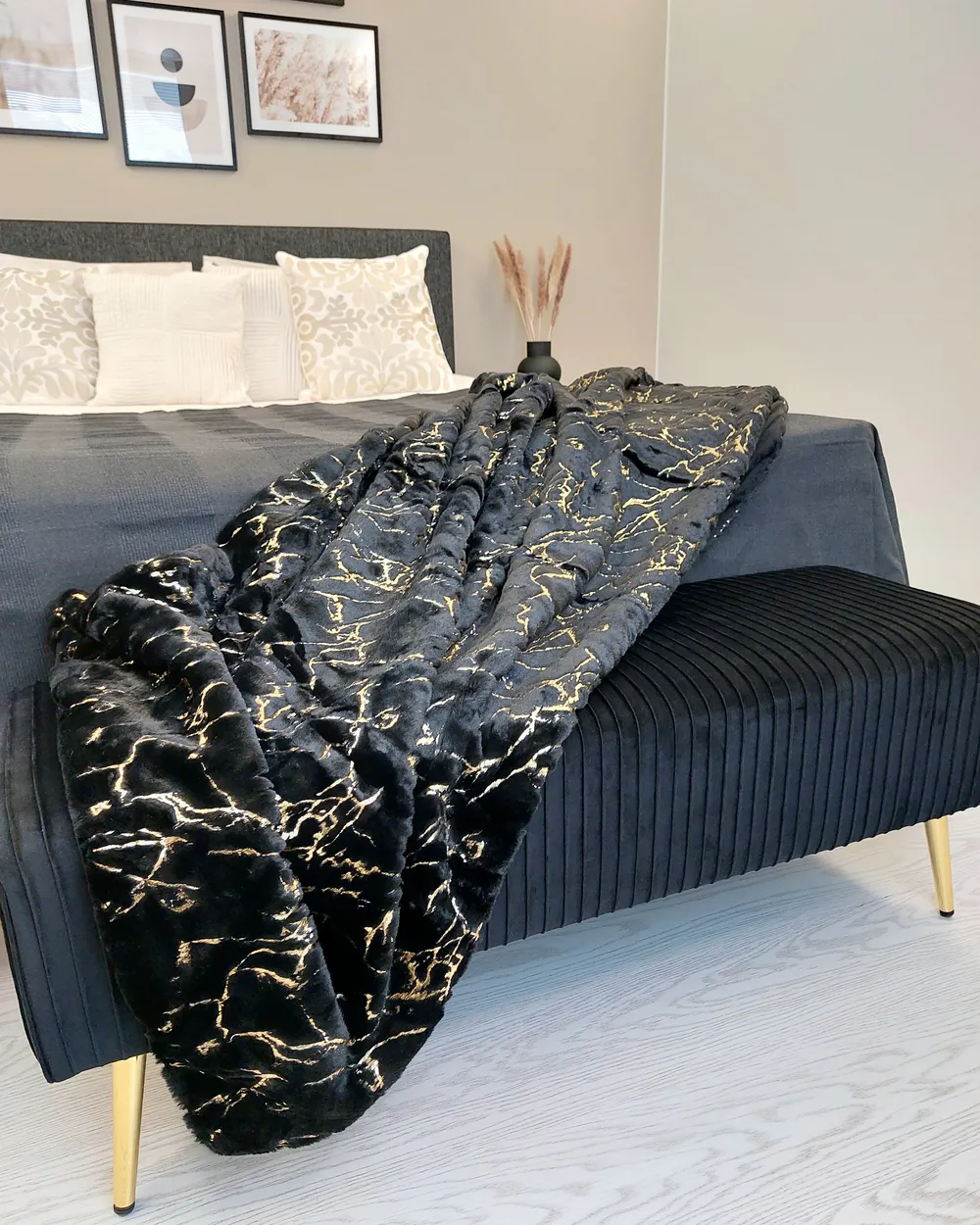 Kuscheldecke GODAVARI 130 x 180 cm Schwarz_920310
