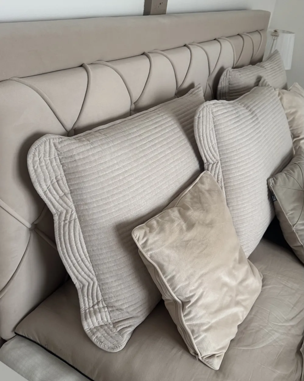 Bett mit Schubladen LIEVIN Samtstoff Beige 140 x 200 cm_945768
