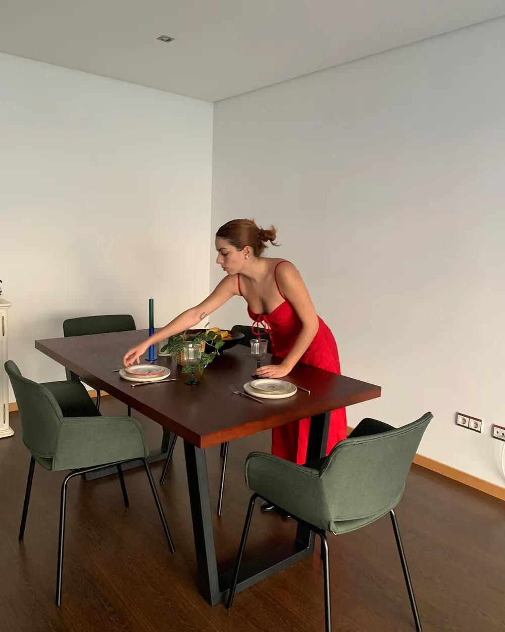 Dining Table AUSTIN Dark Walnut 160 cm 90 cm - Beliani.nl