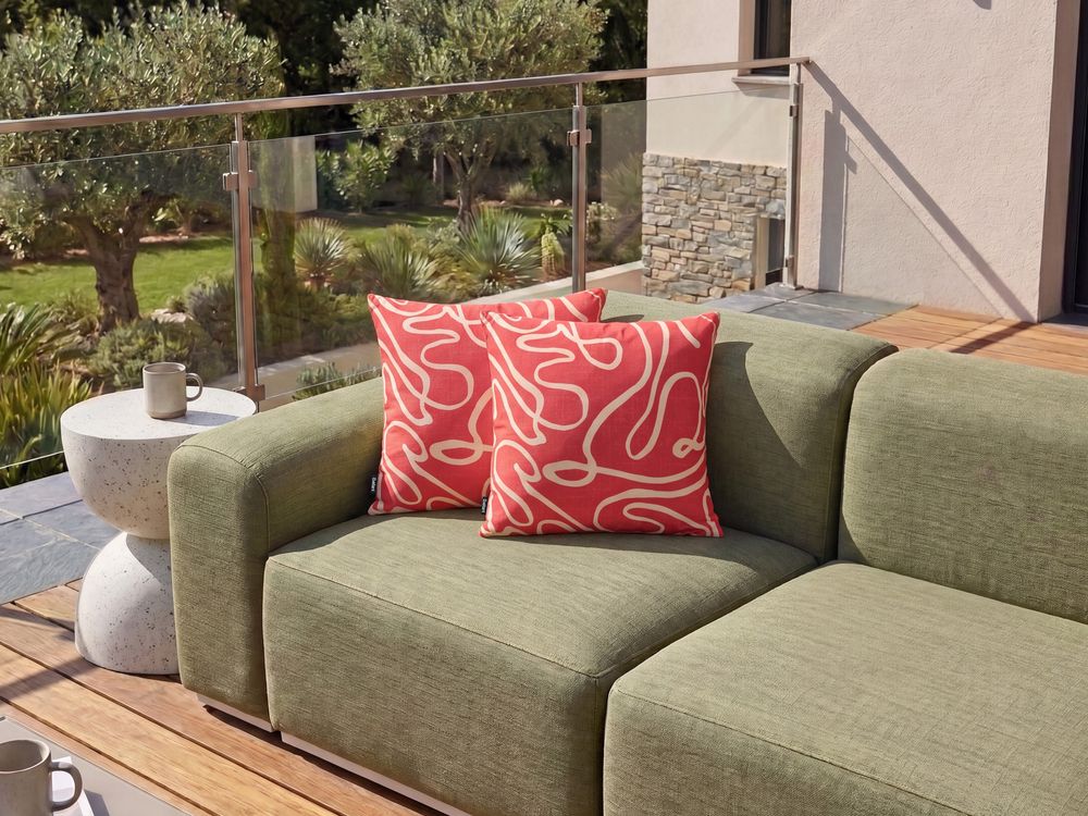 Set of 2 Outdoor Cushions KERRIA Abstract Pattern 45 x 45 cm Red