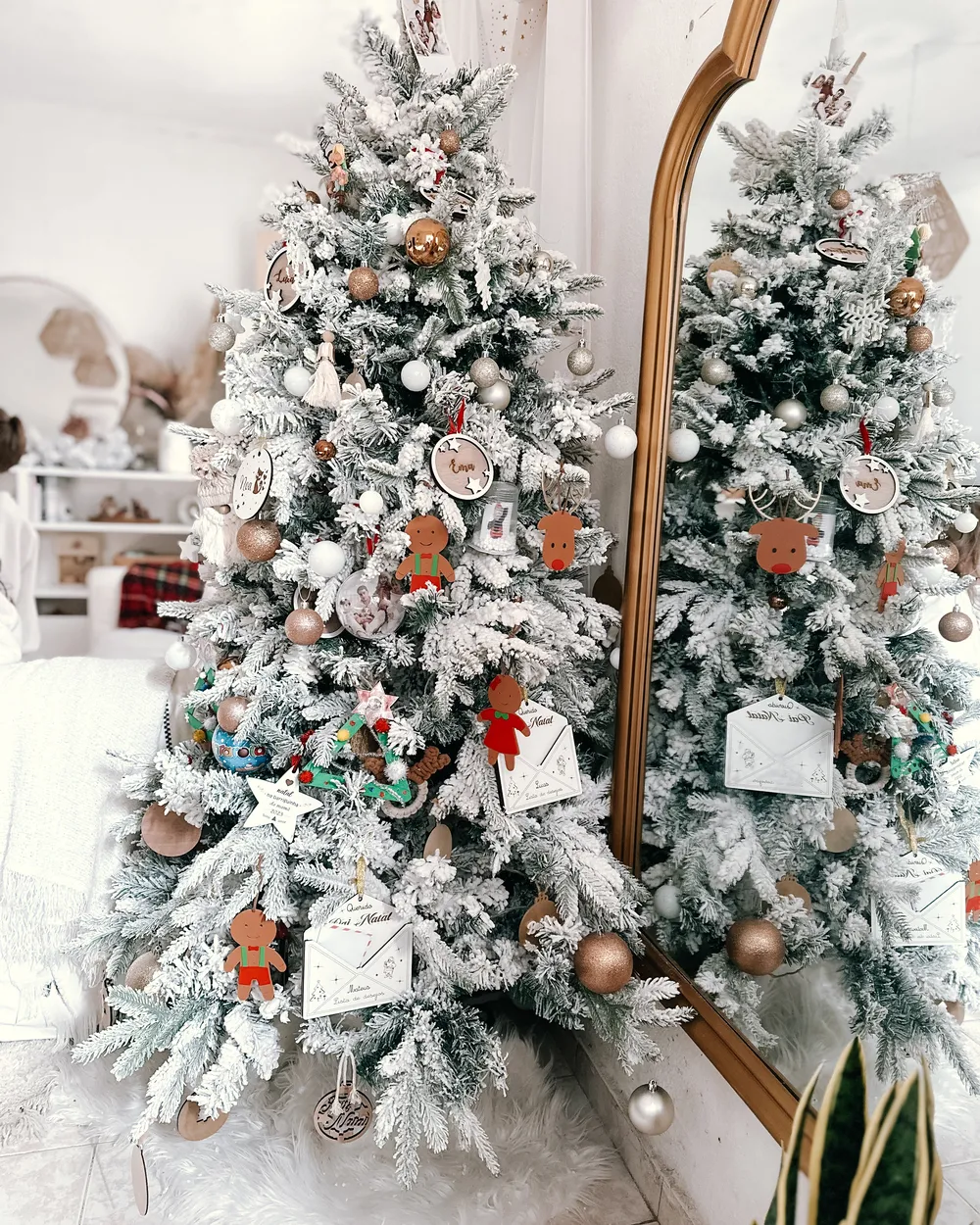Knstlicher Weihnachtsbaum mit Schnee TOMICHI 180 cm Wei - Beliani.de