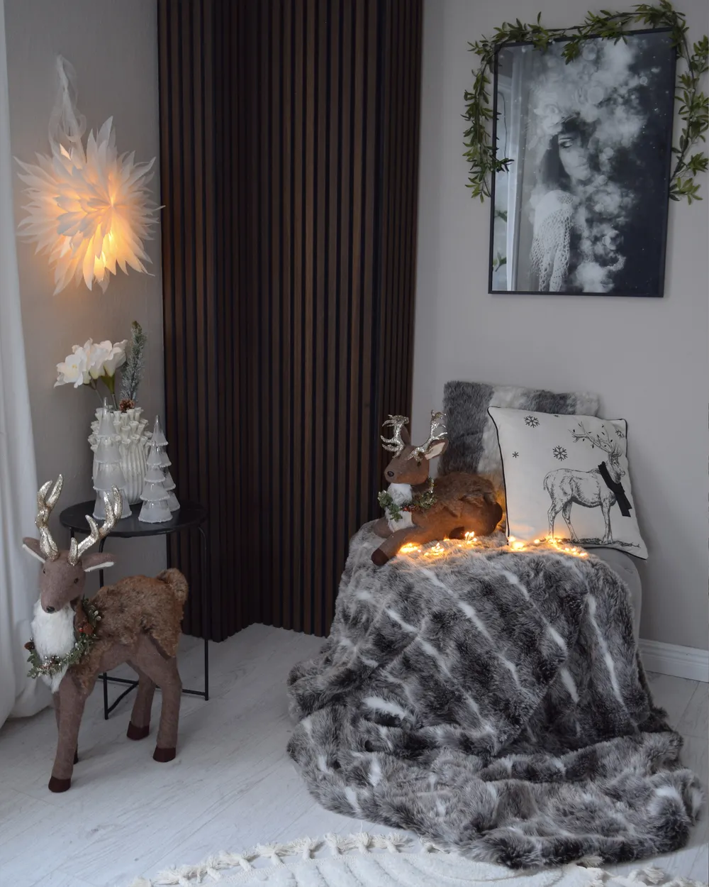 Set of 2 Decorative Cushions HORDEUM 45 x 45 cm Faux Fur Grey Striped_895650