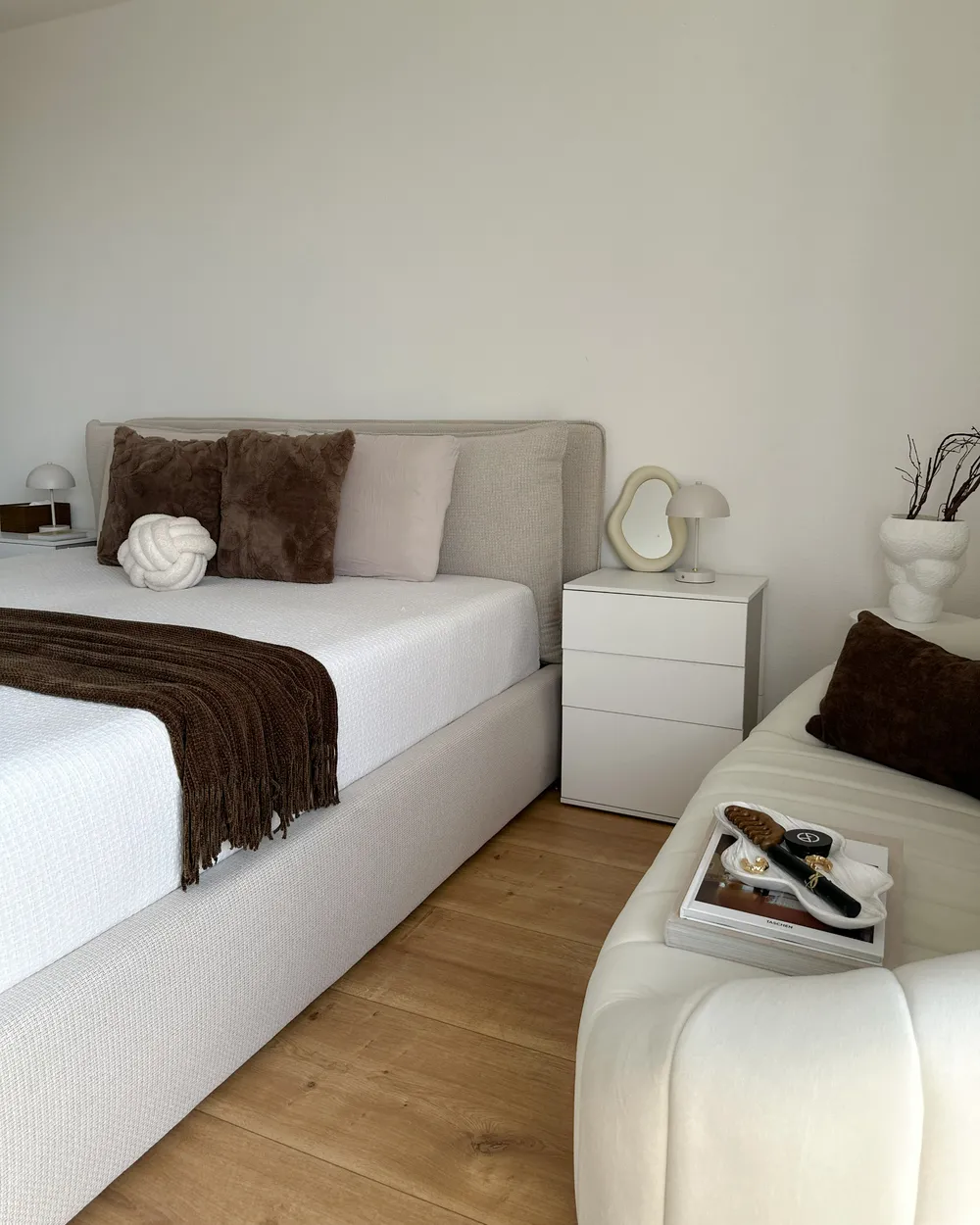 Bett mit Stauraum BAJONNA Stoff Beige 180 x 200 cm_980402