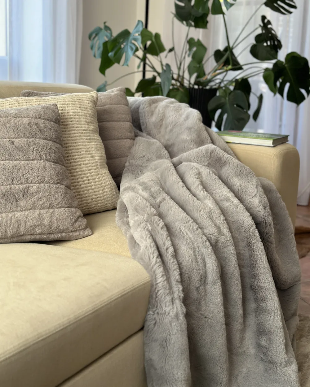 Kuscheldecke CHAAB 200 x 220 cm Hellgrau_894463