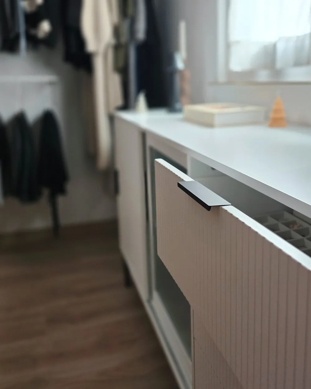 Glass Display Sideboard LEDUC White_1051576
