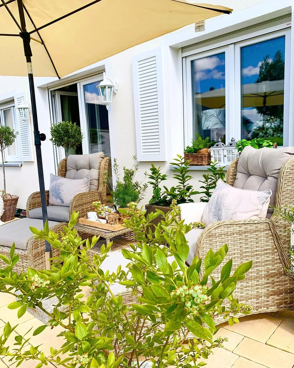 Lounge Set mit Tisch und Ottomane 2-Sitzer PONZA Polyrattan Beige_806315