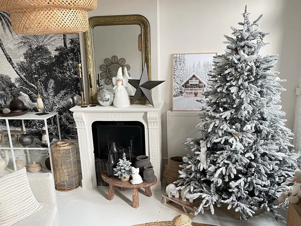 Artificial Snowy Christmas Tree BASSIE 210 cm White_837605