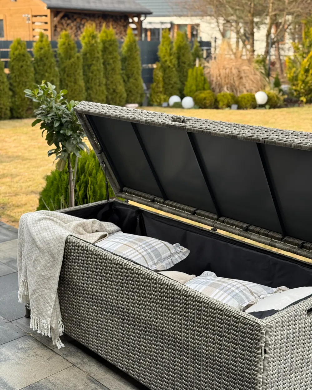 Aufbewahrungsbox MODENA 158 cm 63 cm Polyrattan Grau_1065805